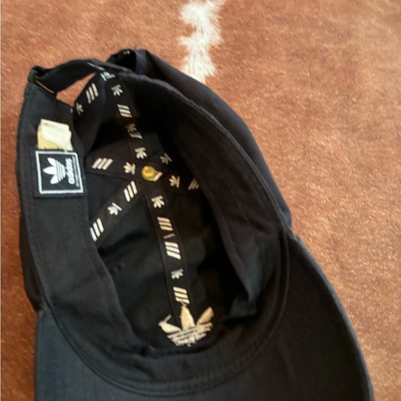 Adidas Classic Black Cap with White Logo - Picture 3 of 6